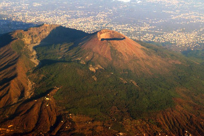 Pasquetta 2026 sul Vesuvio, torna l’eco-escursione tra natura, storia e panorami del vulcano campano