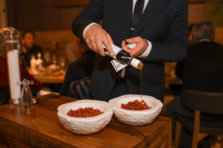 “Dodici”, la locanda del gusto ad Aversa che fa pizza e cucina tra gli ulivi secolari della Puglia