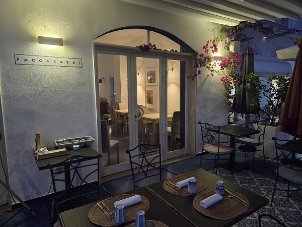 “Paccasassi”, la cucina di mare ecosostenibile sul porticciolo di Bacoli e all’ombra di Capo Miseno
