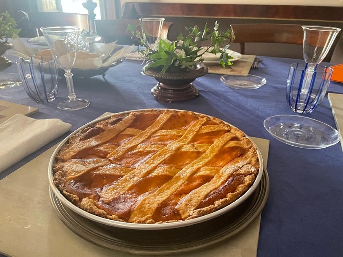 La pastiera napoletana, il dolce simbolo della rinascita a Pasqua nell’arte, tra libri, quadri, dipinti e tele