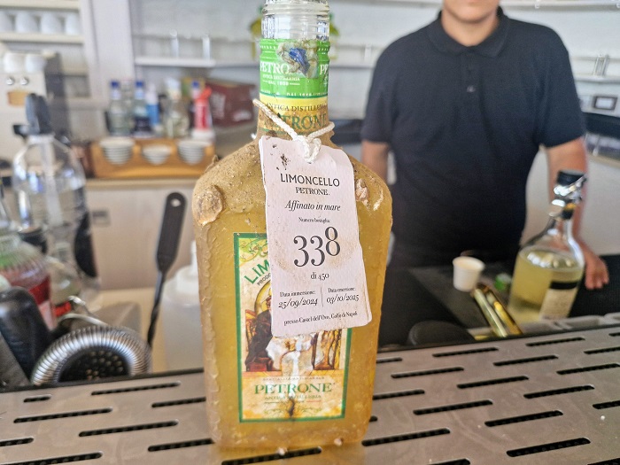 La nuova frontiera scientifica del limoncello di “Antica Distilleria Petrone” affinato nei fondali di Capri