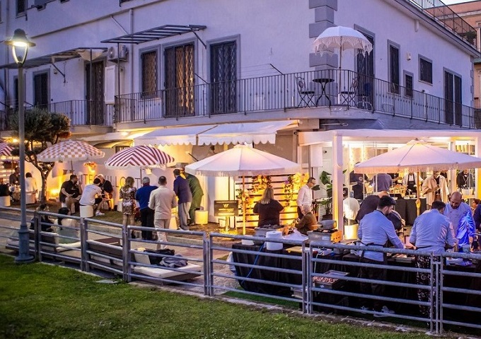 Resilienza flegrea e Alta Cucina di mare, a Pozzuoli l’eccellenza abita al “White Chill Out Lungomare”